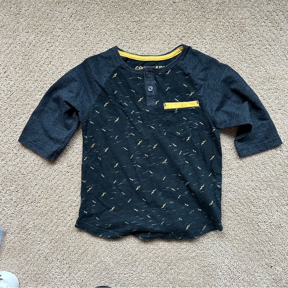 OshKosh - Genuine Kids, Black w/ Lightning Boots, Half Sleeve, Like New, Size 4T